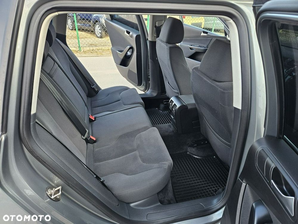 Volkswagen Passat - 11