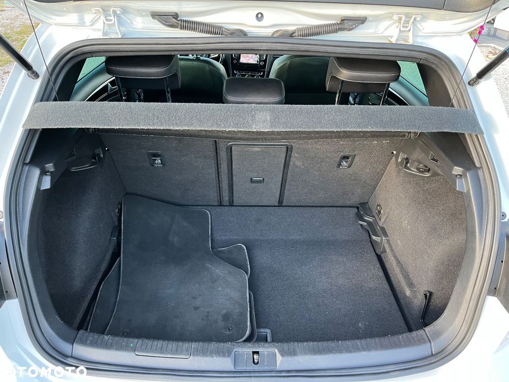 Volkswagen Golf - 5