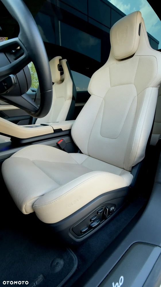 Porsche Taycan Turbo - 19