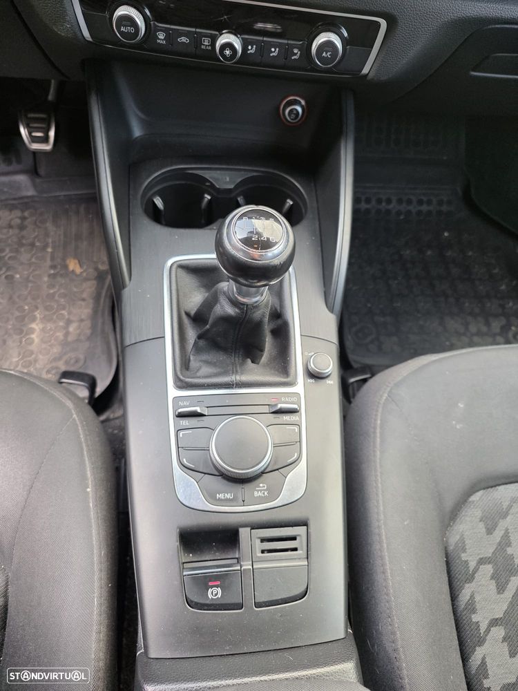 Audi A3 Sportback 1.6 TDI (clean diesel) S line Sport Pack - 19