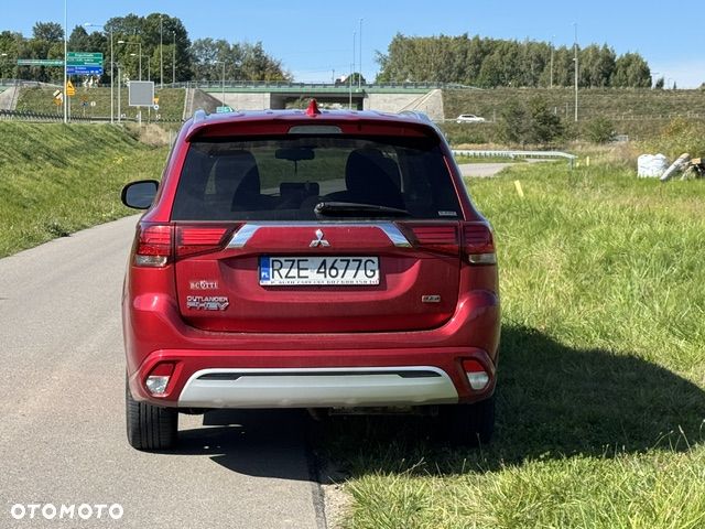 Mitsubishi Outlander - 32