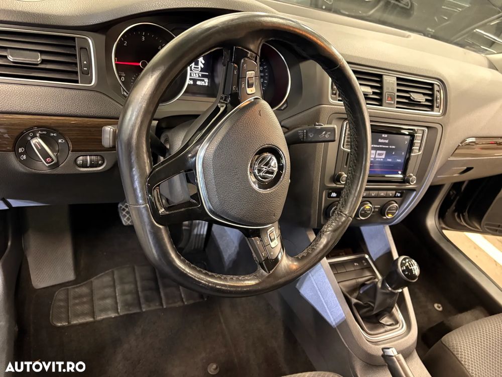 Volkswagen Jetta 2.0 TDI Comfortline - 9