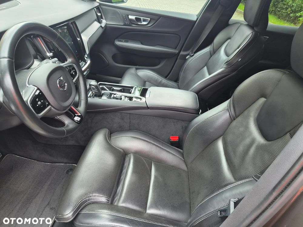 Volvo V60 T8 AWD Plug-In Hybrid R-Design - 13