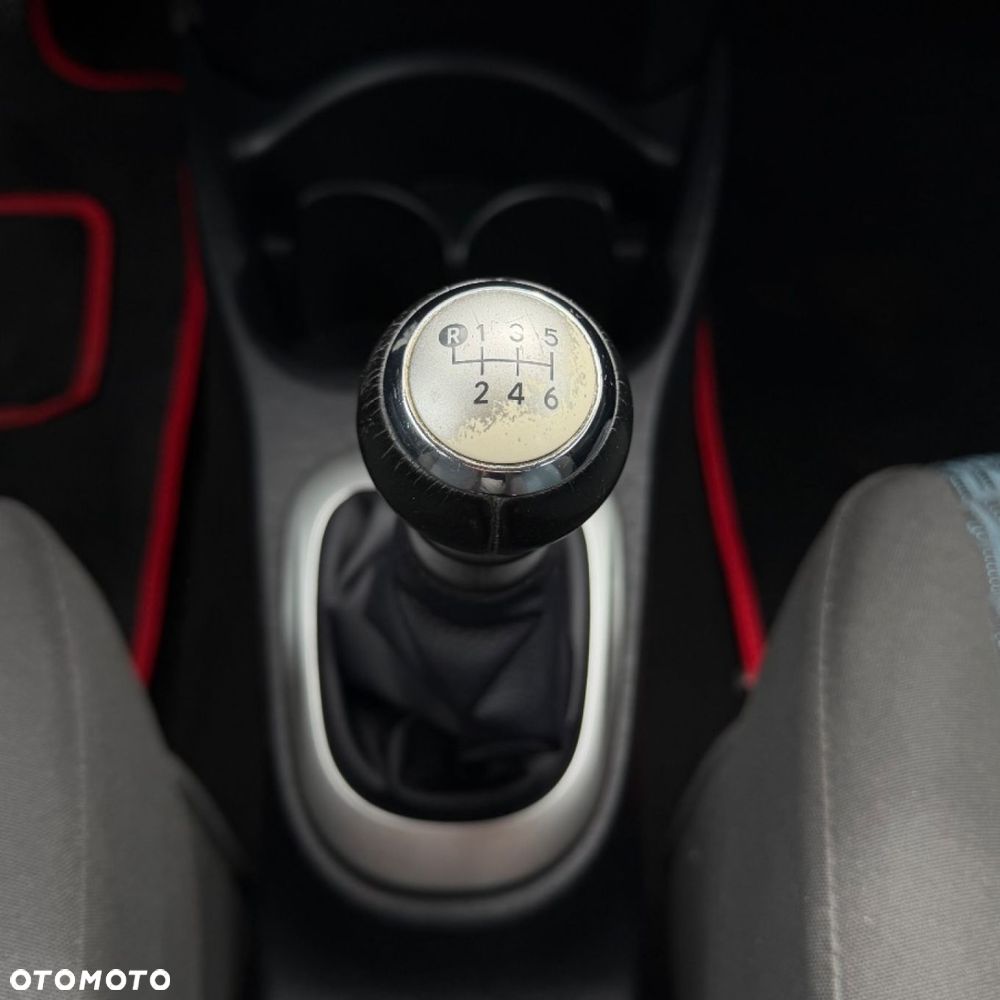 Toyota Yaris 1.33 Selection Platinum - 35