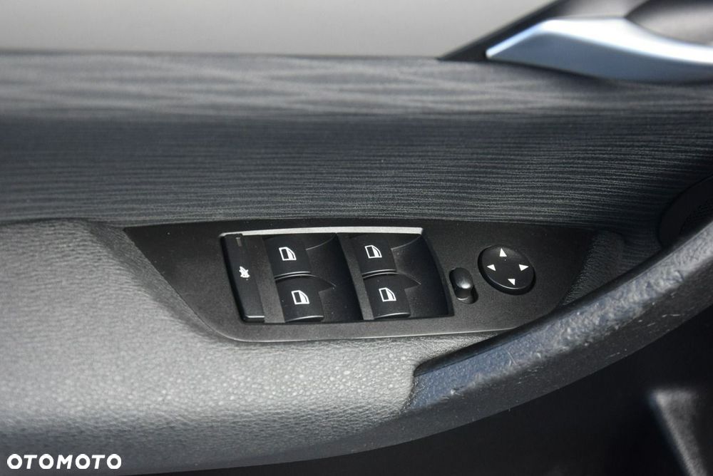 BMW X1 sDrive18d - 33