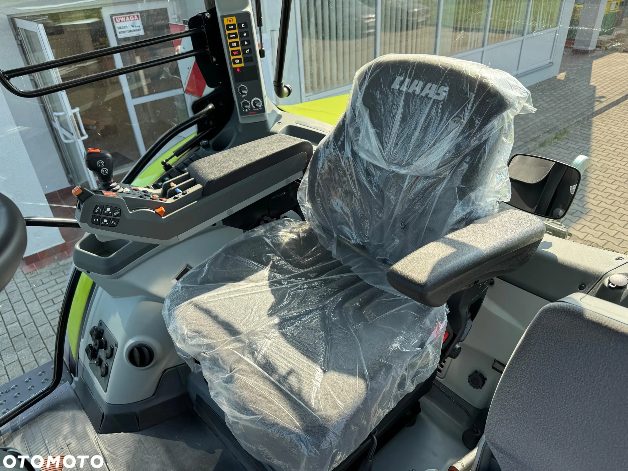 Claas ARION 630 HEXA Stage V - 10