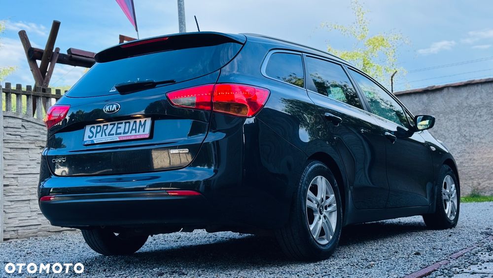 Kia Ceed 1.6 CRDi 128 Dream Team Edition - 28
