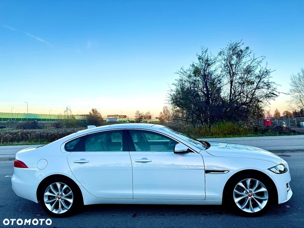 Jaguar XF 2.0 T R-Sport - 4
