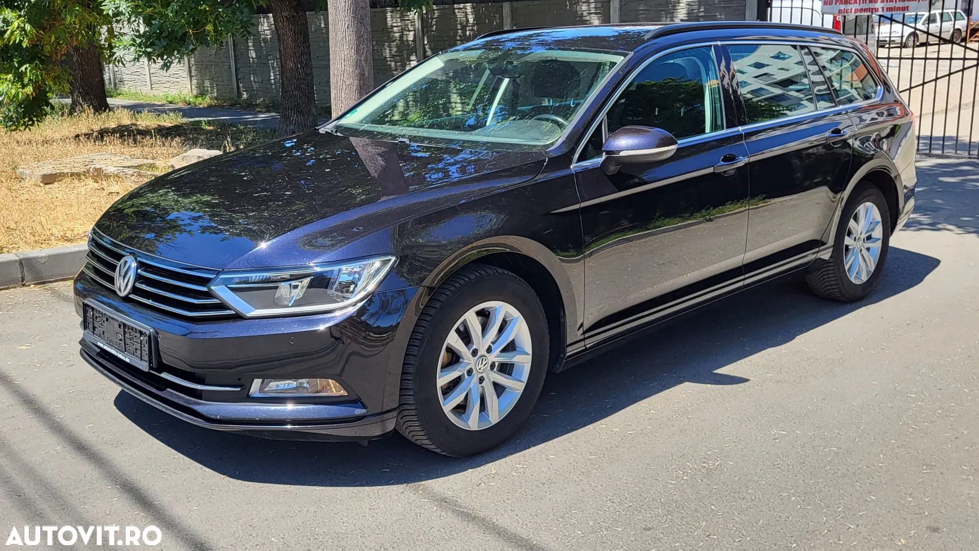 Volkswagen Passat - 1