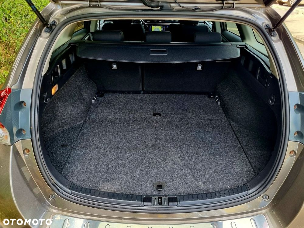 Toyota Auris Hybrid 135 Selection - 13
