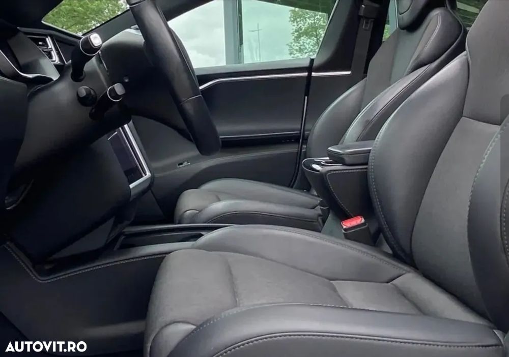Tesla Model S - 12