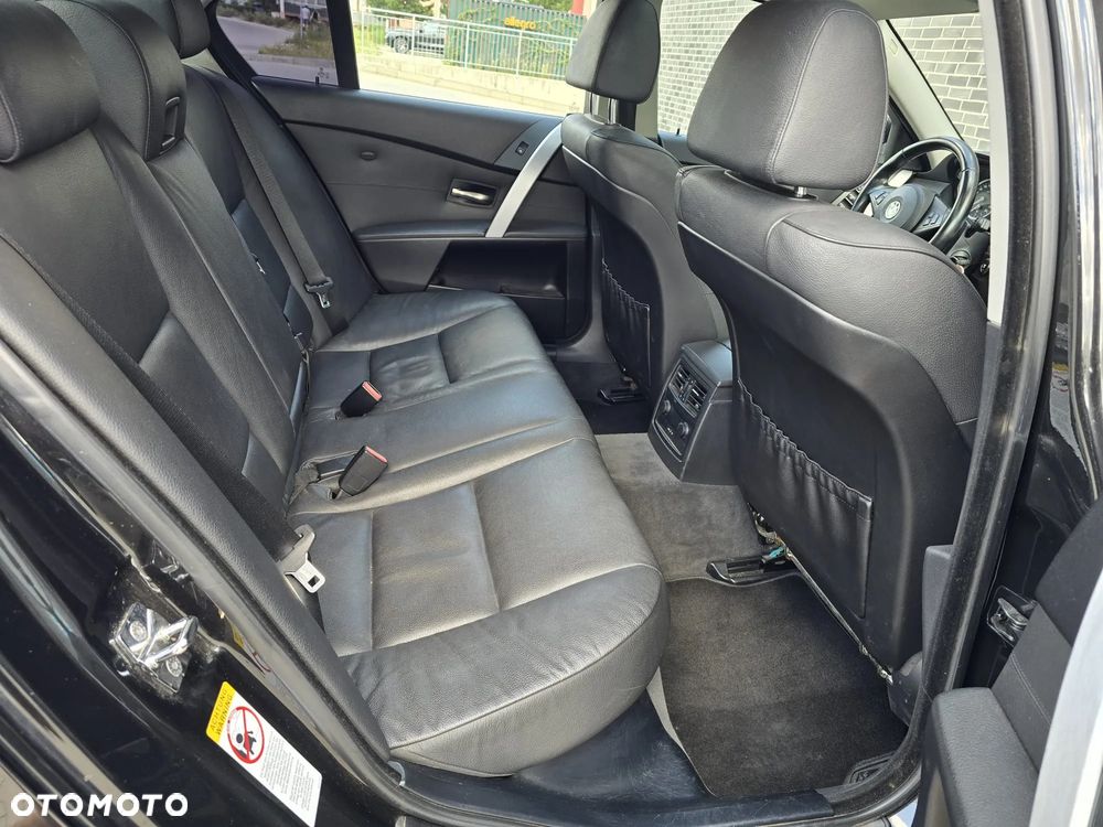 BMW Seria 5 525i - 25