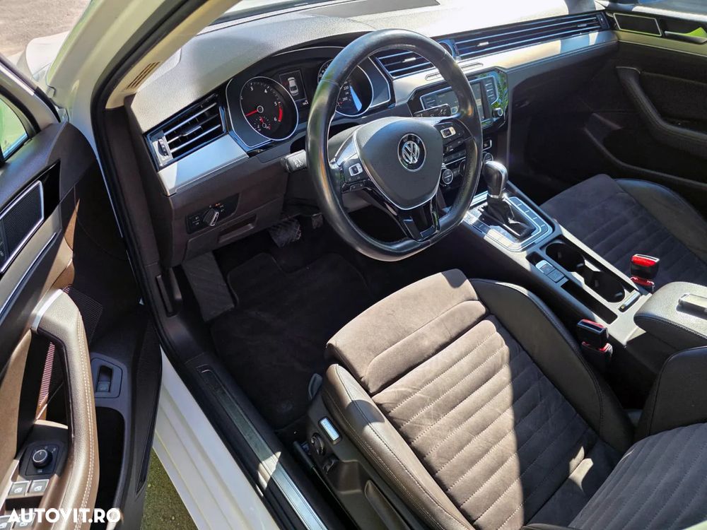 Volkswagen Passat 2.0 TDI DSG Highline - 12