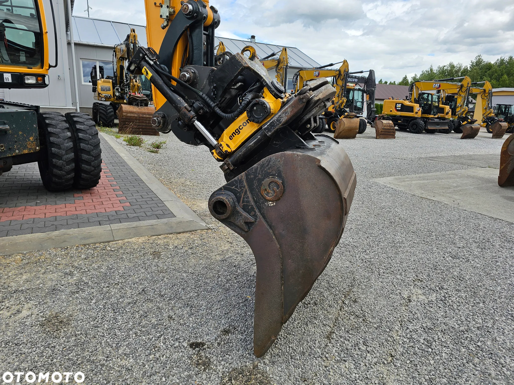 Hyundai 140 W 9 A - 15