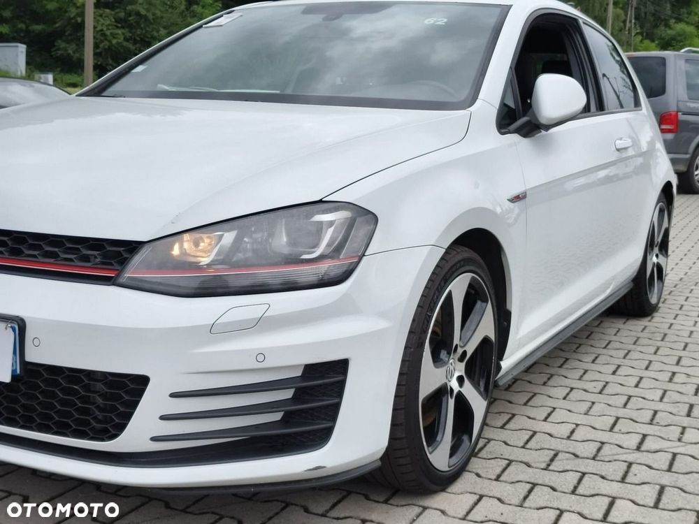 Volkswagen Golf - 25