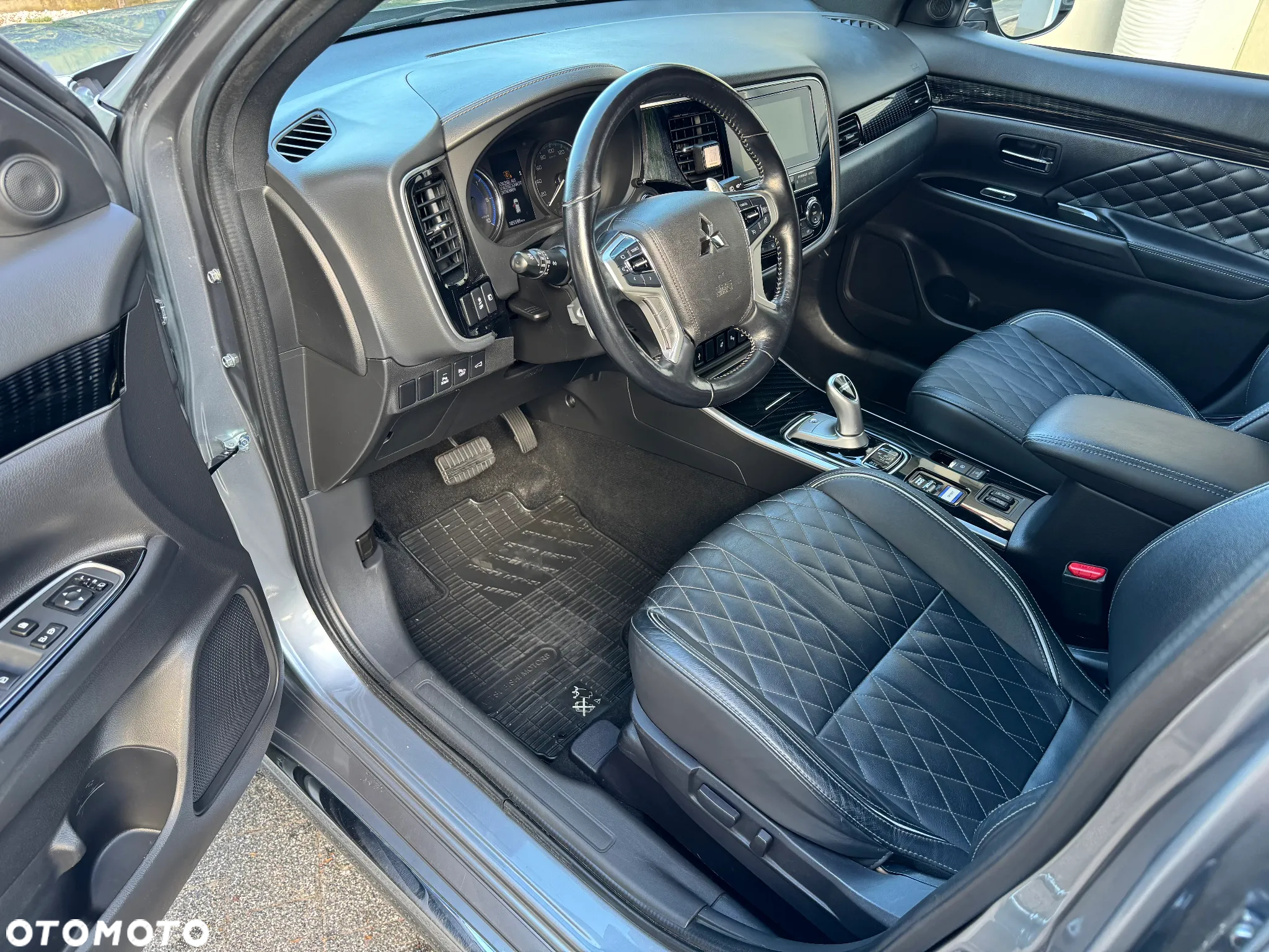 Mitsubishi Outlander - 16