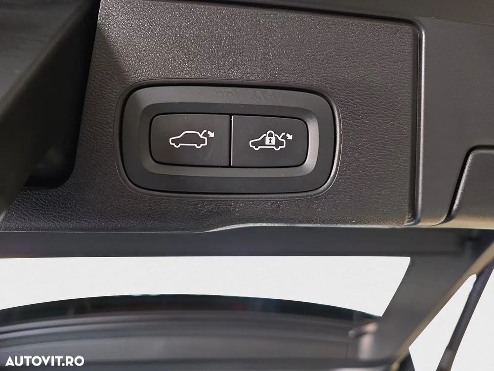 Volvo XC 60 T6 AWD Recharge Plus Bright - 11