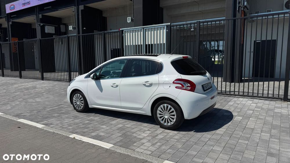 Peugeot 208 - 4