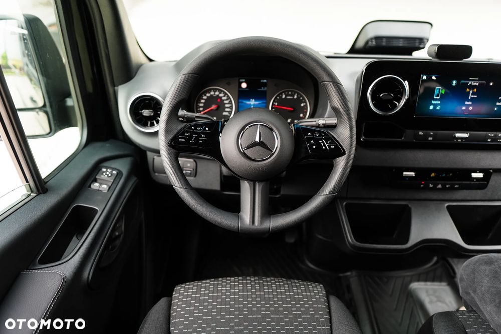 Mercedes-Benz Sprinter - 11
