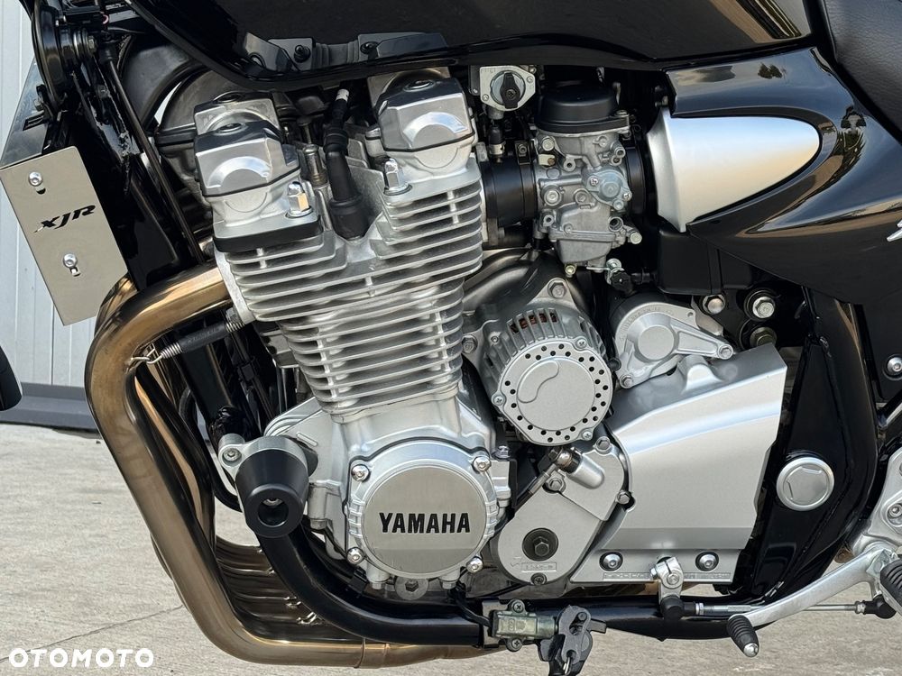 Yamaha XJR - 33
