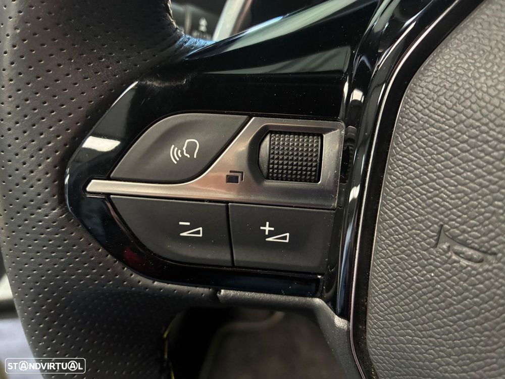 Peugeot 2008 1.2 PureTech GT EAT8 - 21