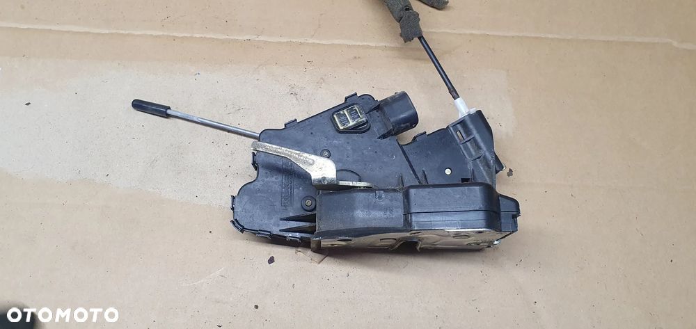 Zamek prawy przód BMW E46 Europa 8206408 - 5