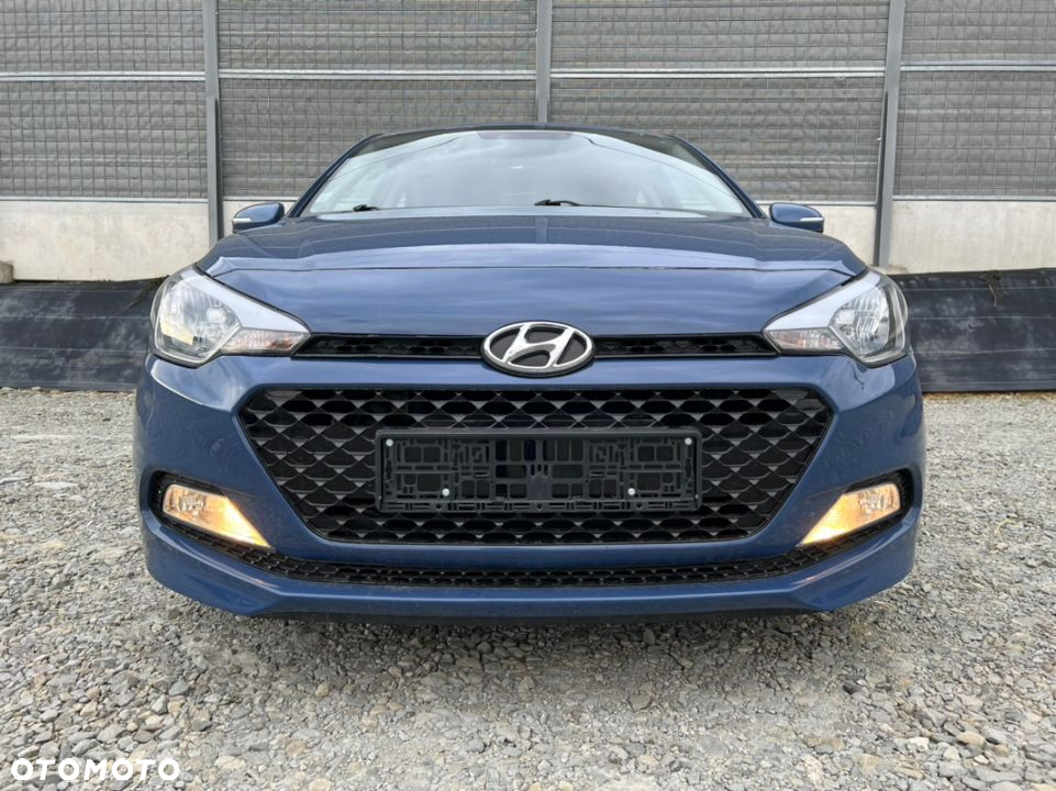 Hyundai i20 blue 1.2 - 4
