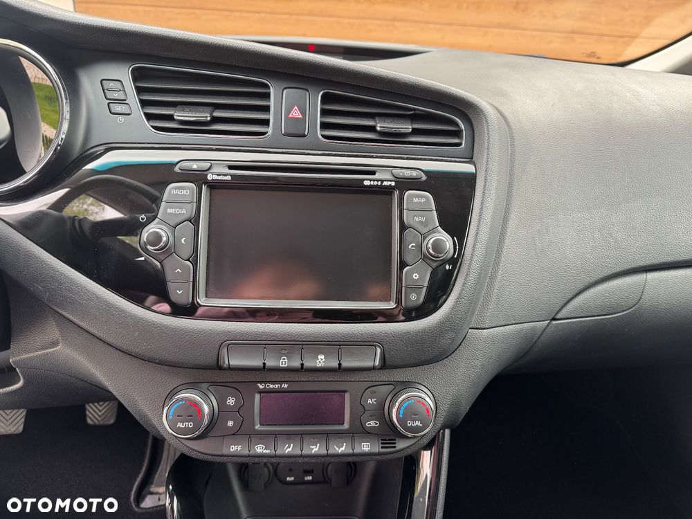 Kia Ceed 1.6 GDI Fifa World Cup Edition - 26