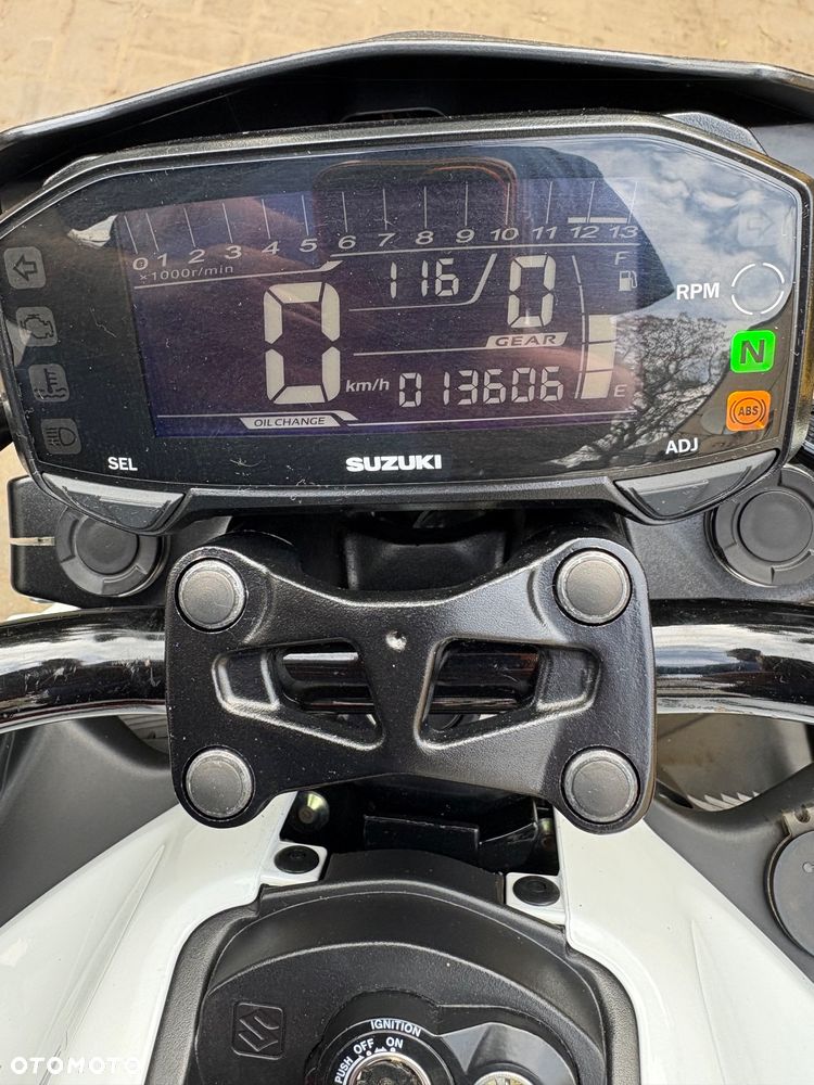 Suzuki GSX - 16