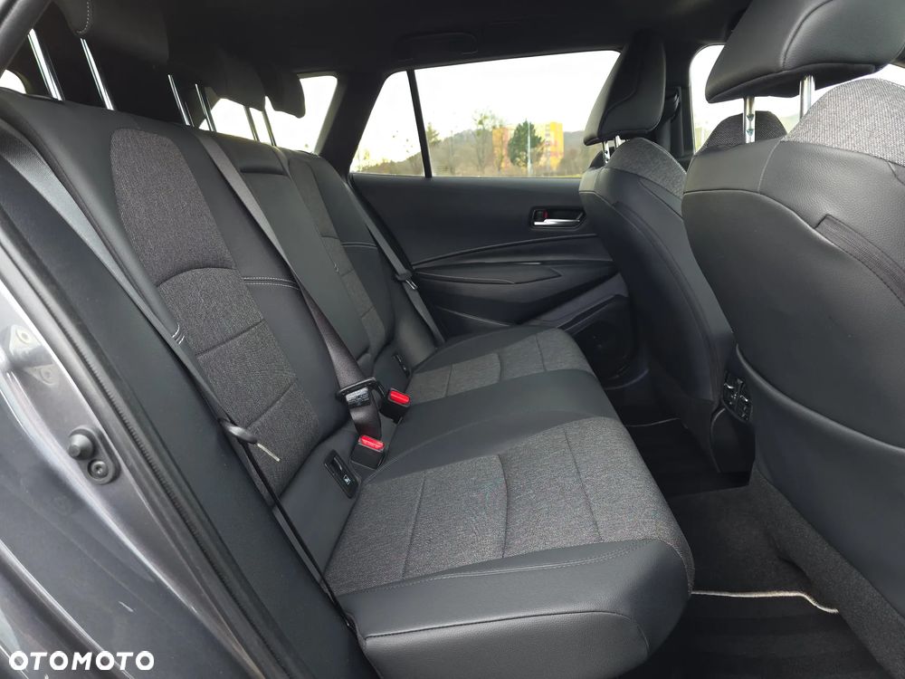 Toyota Corolla 1.8 Hybrid Style - 17