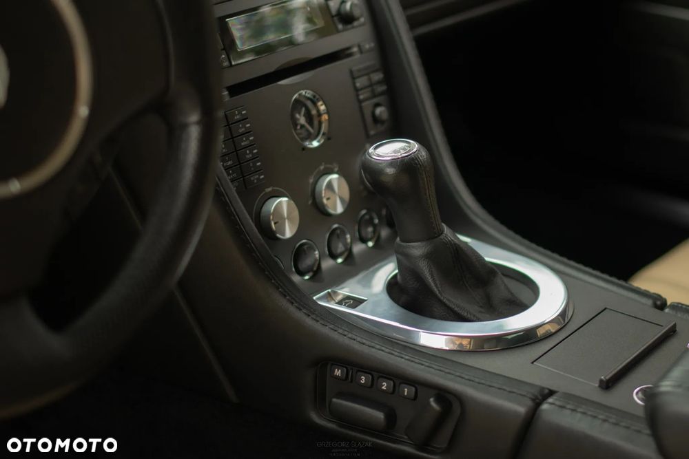 Aston Martin V8 Vantage - 10