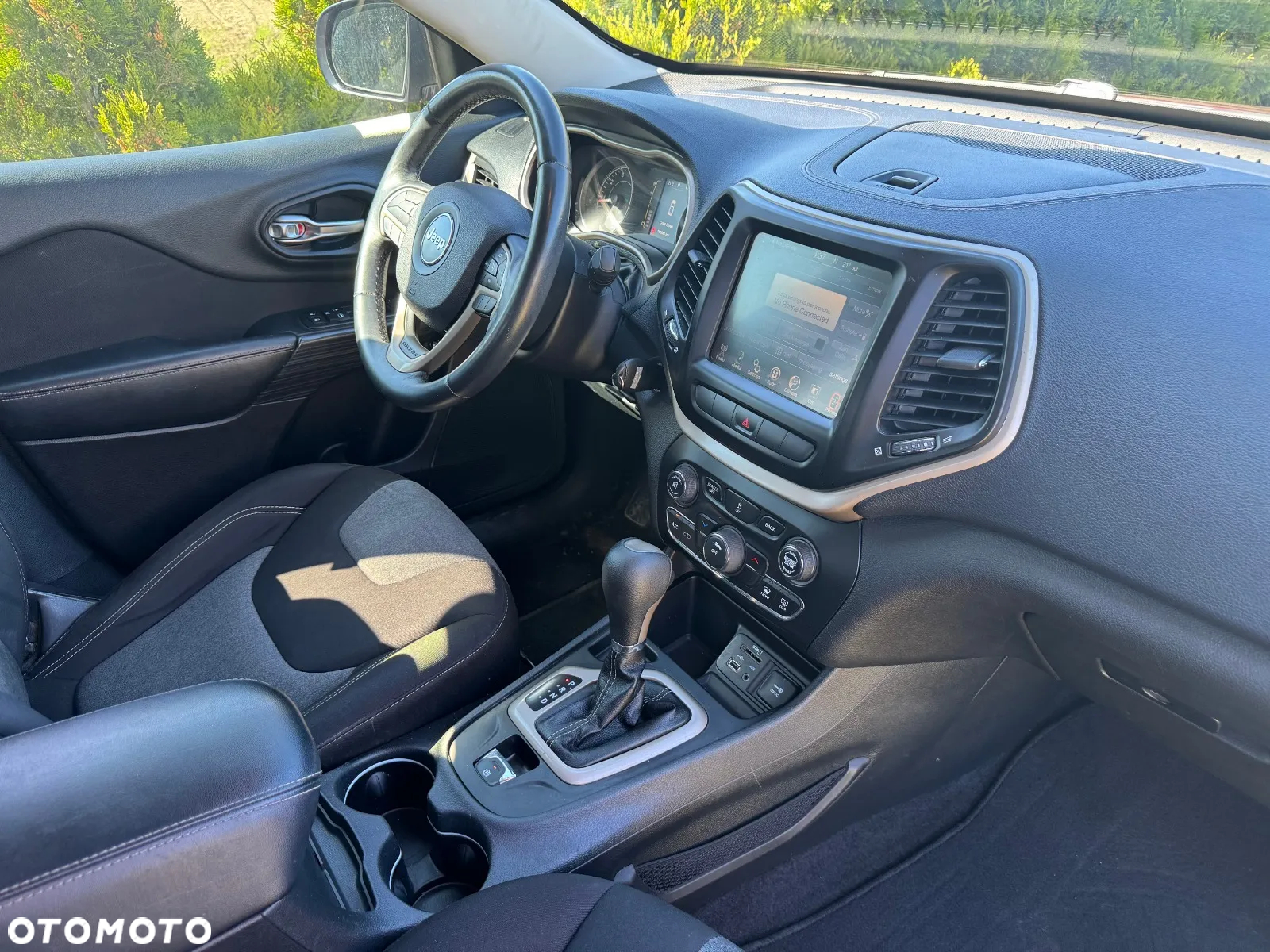 Jeep Cherokee - 18