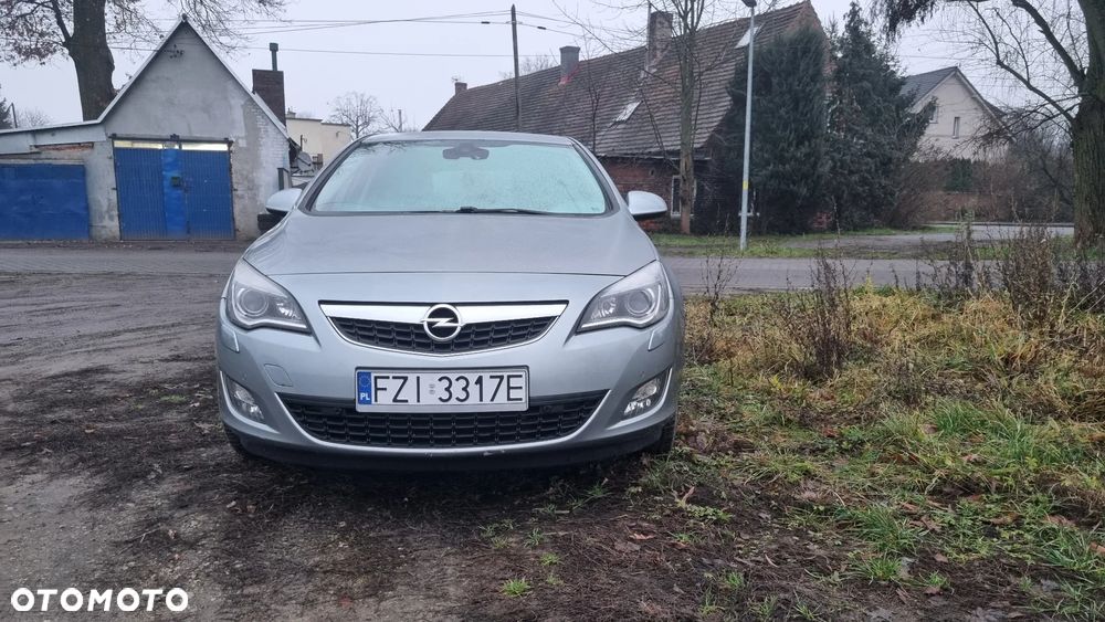 Opel Astra 1.6 Turbo Cosmo - 2