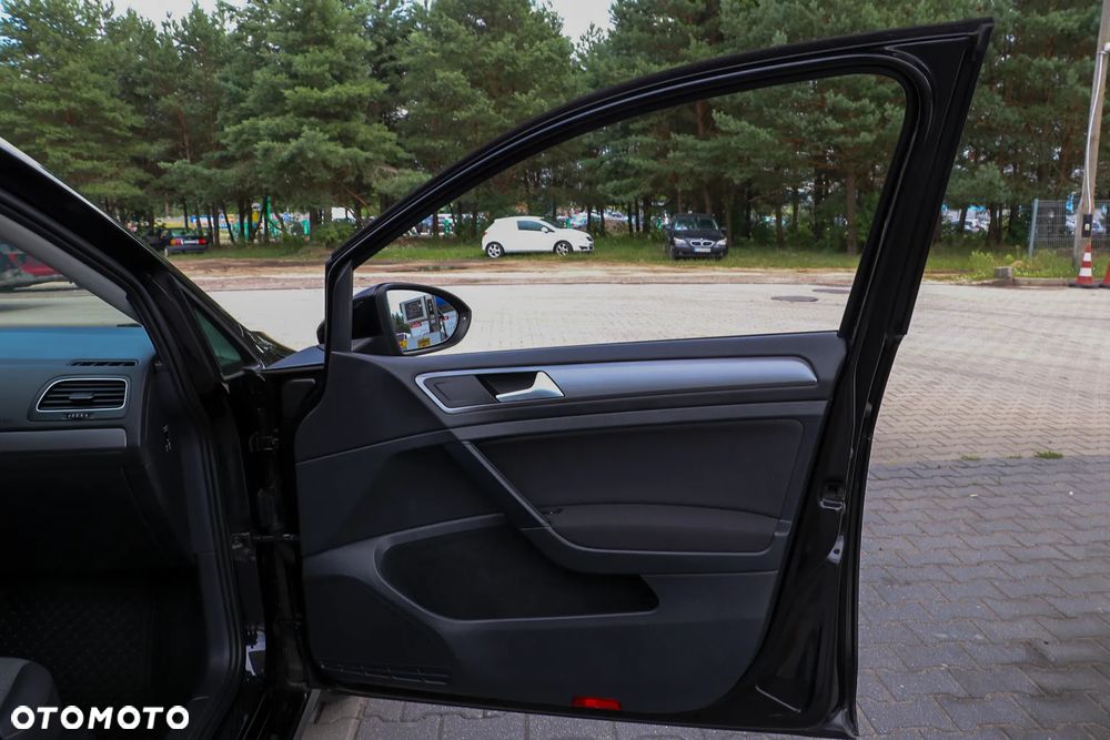 Volkswagen Golf 1.6 TDI DPF Highline - 19