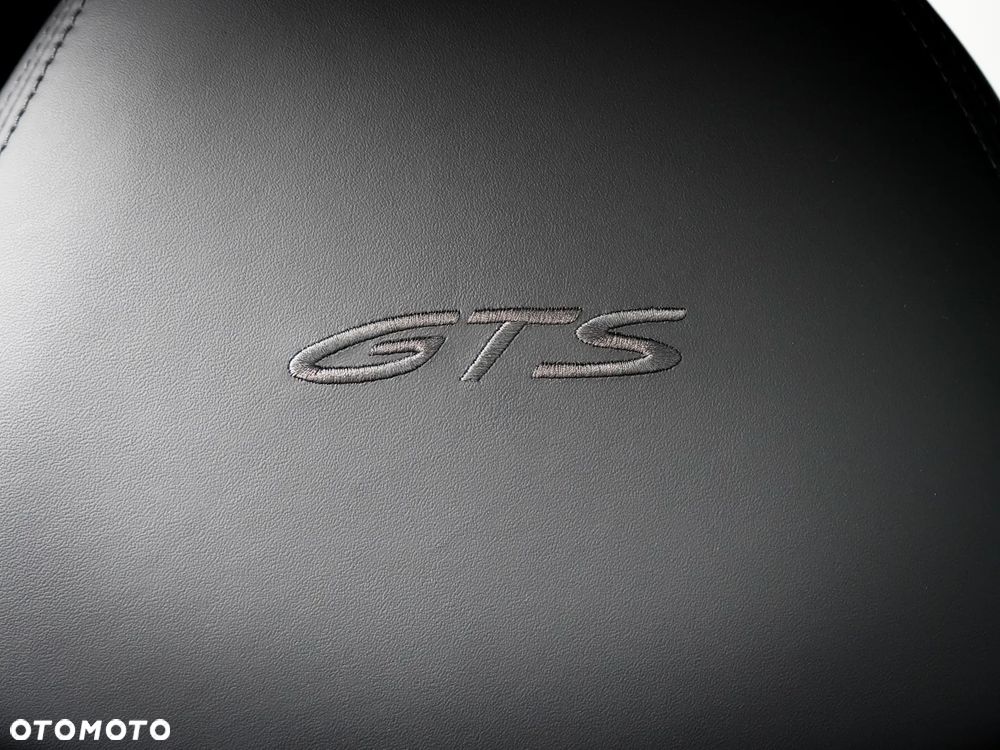 Porsche 911 Carrera GTS - 27
