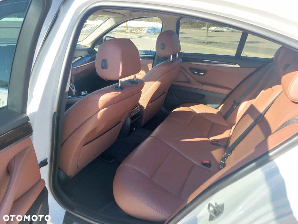 BMW Seria 5 528i xDrive Sport-Aut Modern Line - 4