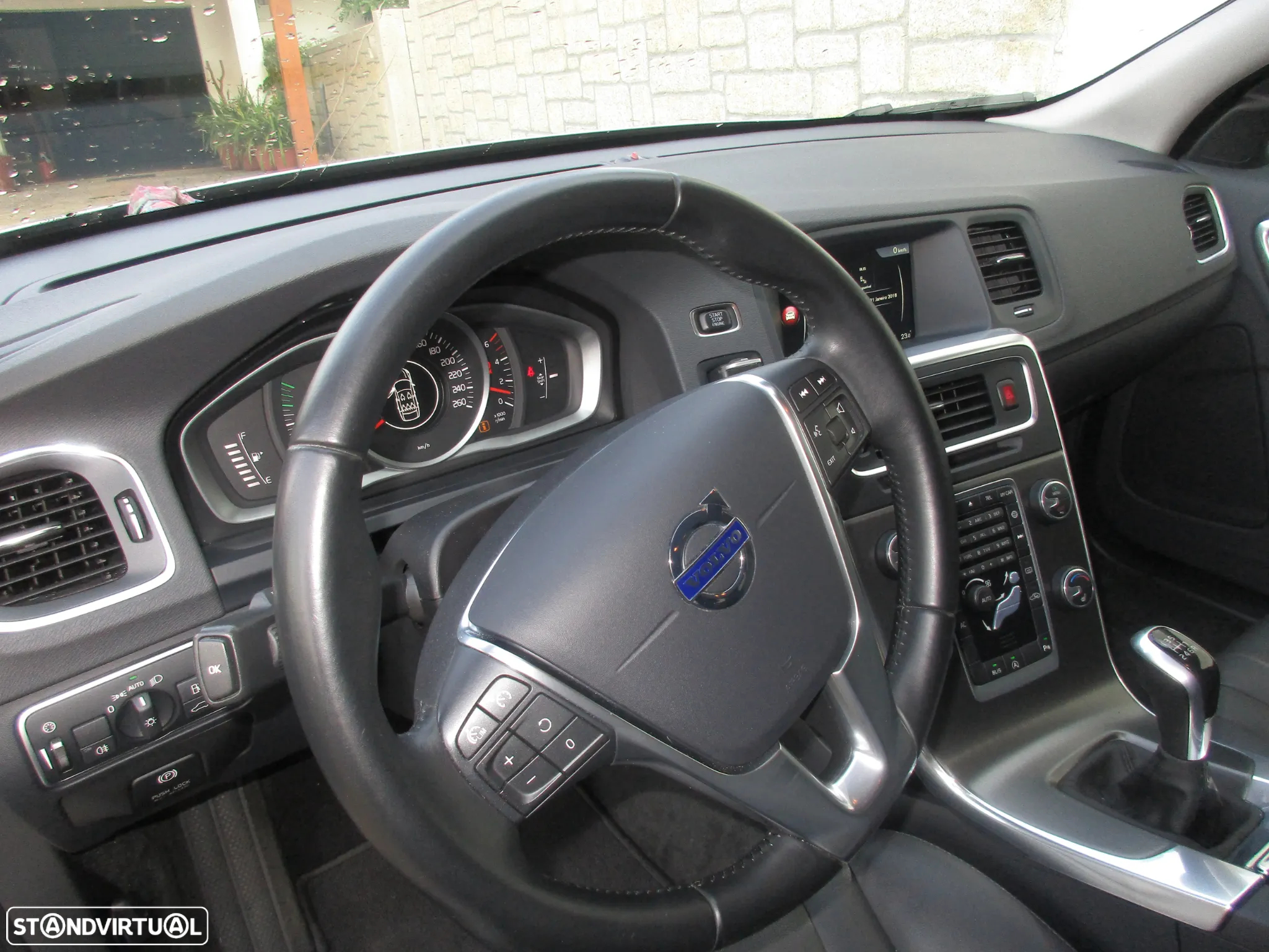 Volvo V60 2.0 D4 Momentum - 29