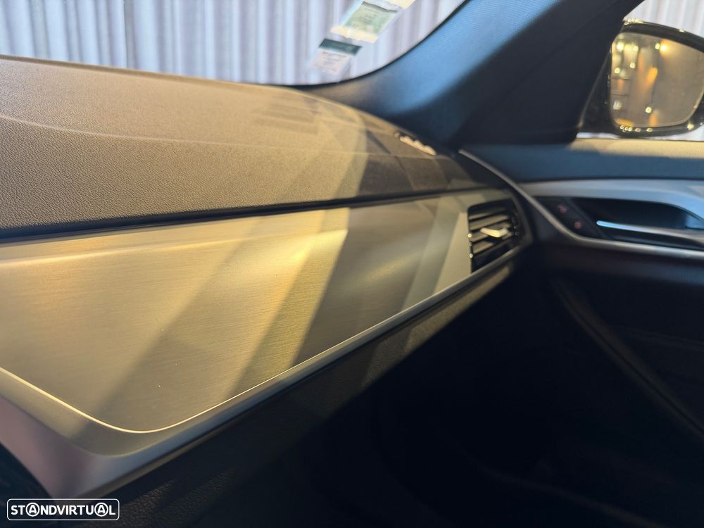 BMW 520 d Pack Desportivo M Auto - 36