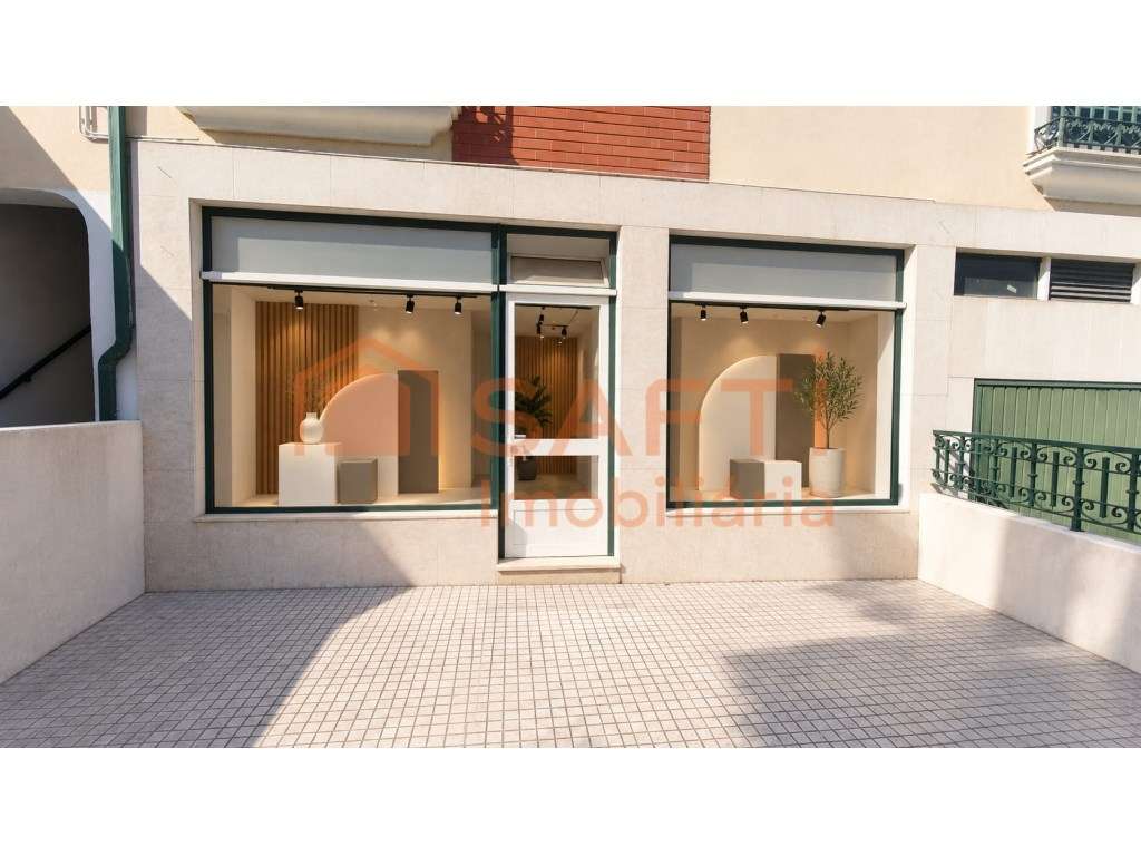 Loja com 5 Garagens Box em Torres Novas