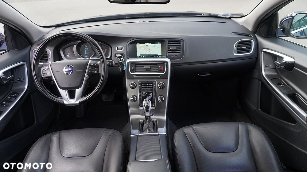 Volvo V60 D6 AWD Plug-in Hybrid Momentum - 29