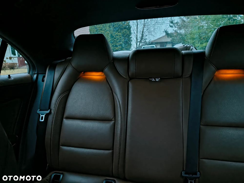 Mercedes-Benz CLA 180 UrbanStyle Edition - 18