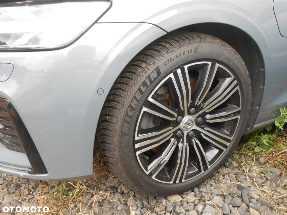Volvo V60 T8 AWD Ultra Dark - 3