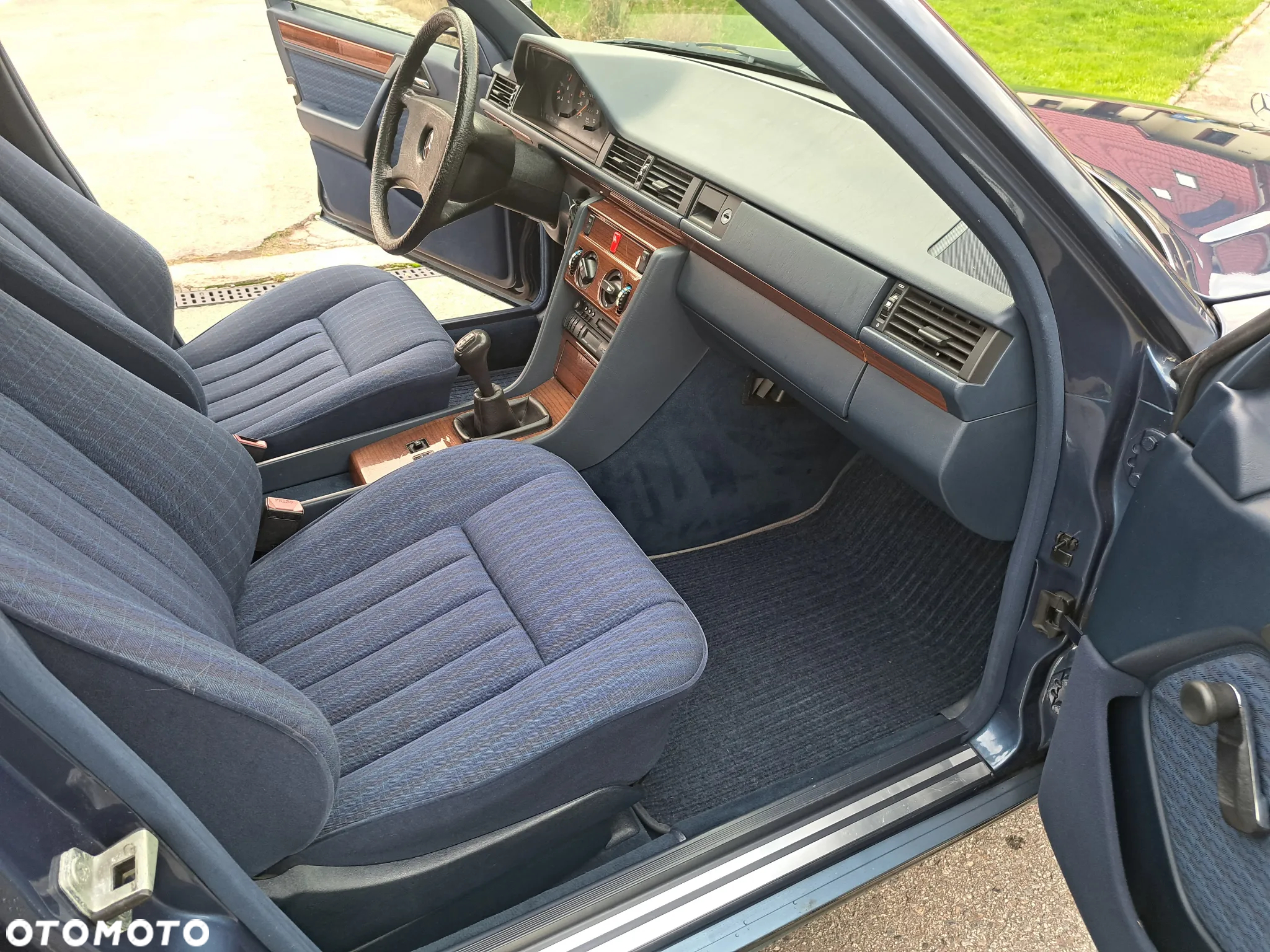 Mercedes-Benz Klasa E 230 - 9