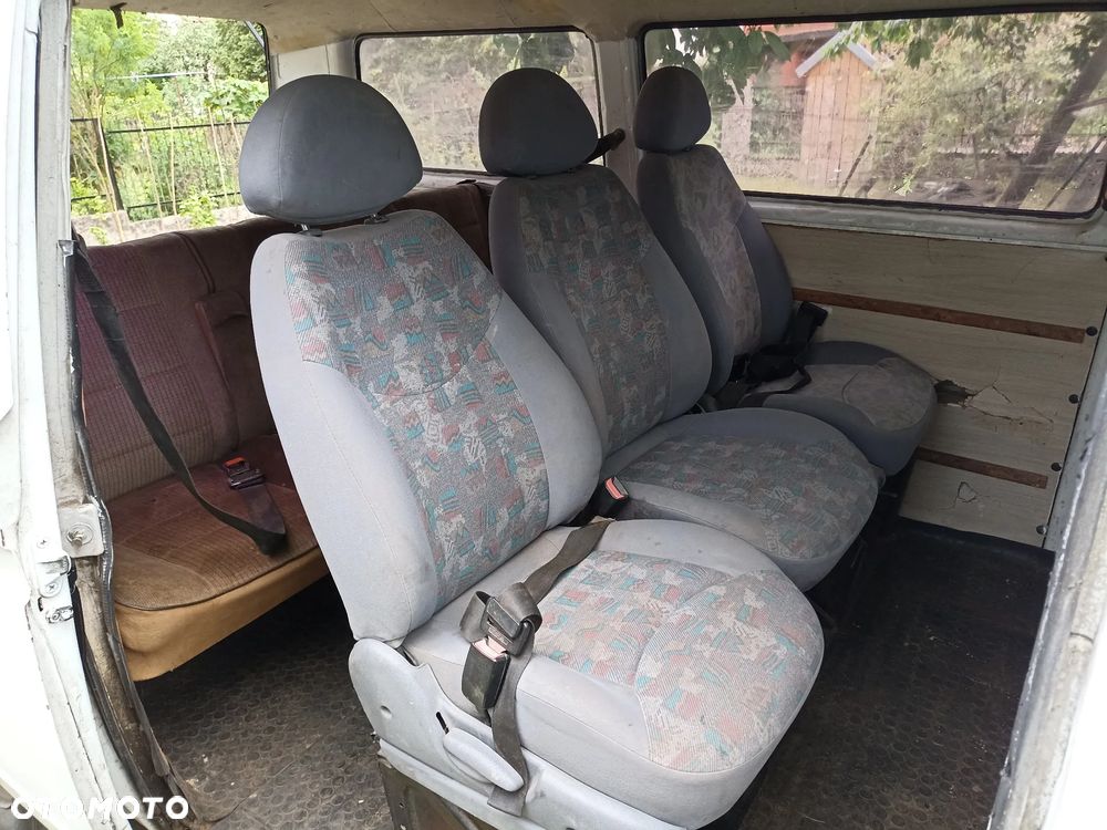 Volkswagen Transporter - 11