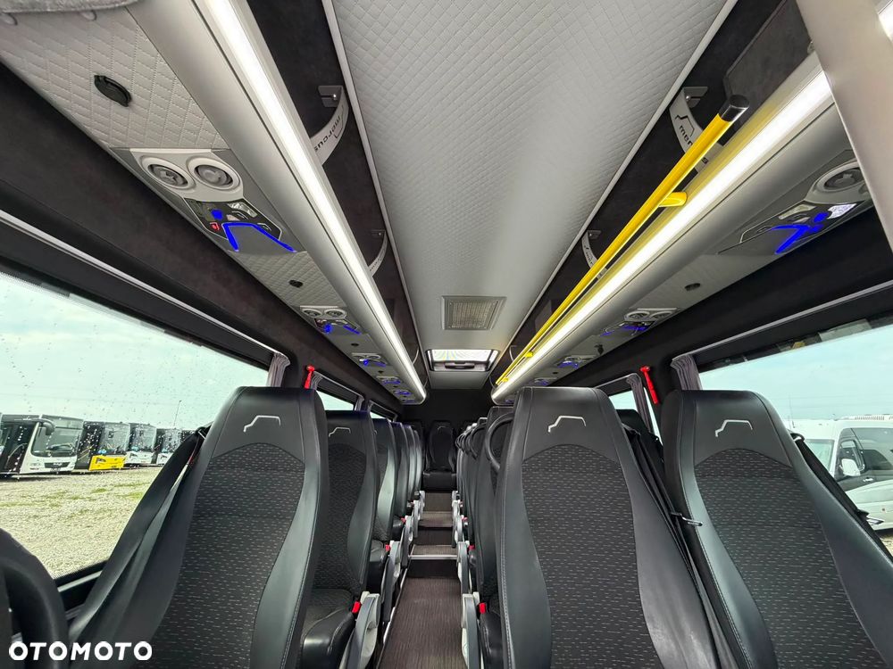 Mercedes-Benz Sprinter 517 - 18