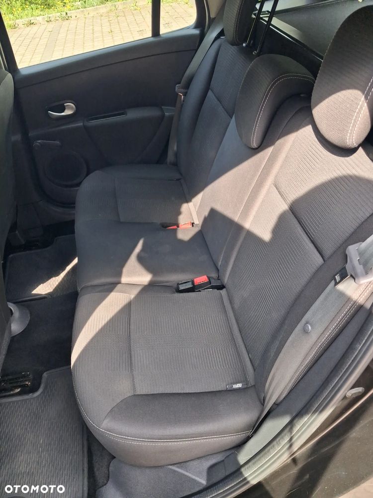Renault Clio 1.2 16V TCE Alize - 11