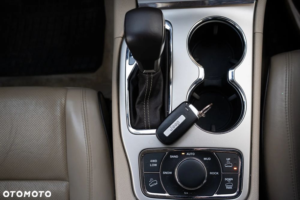 Jeep Grand Cherokee - 24