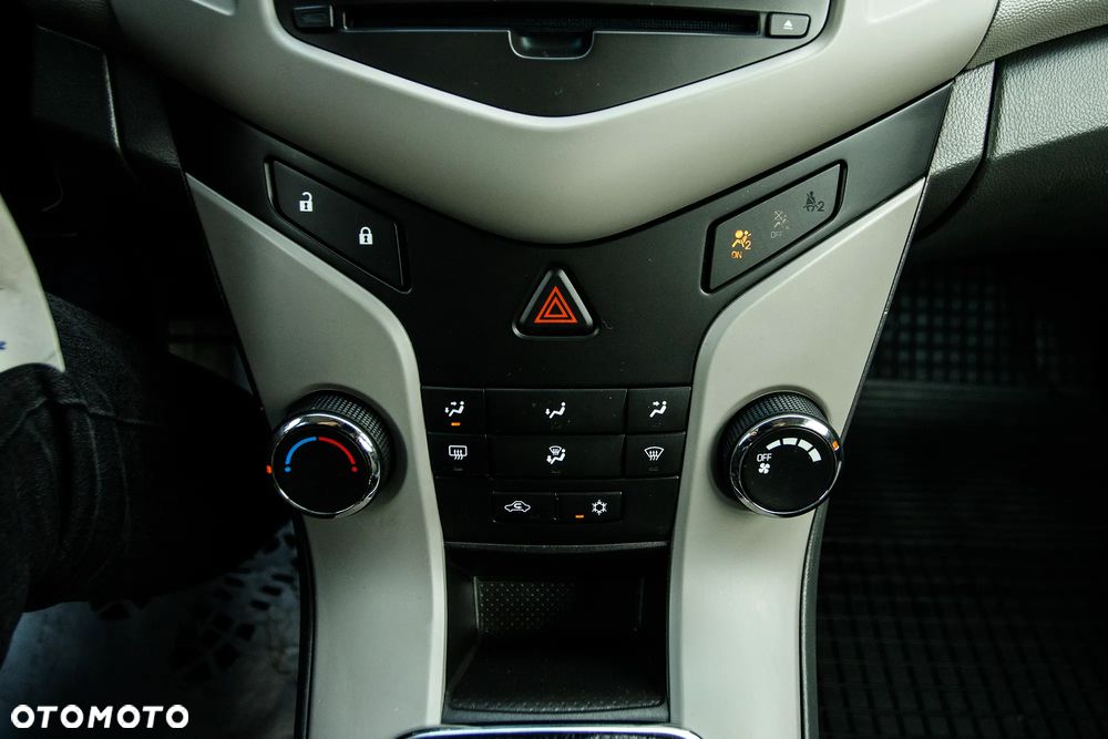 Chevrolet Cruze 1.6 LS - 19