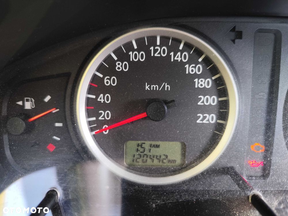 Nissan Almera - 8