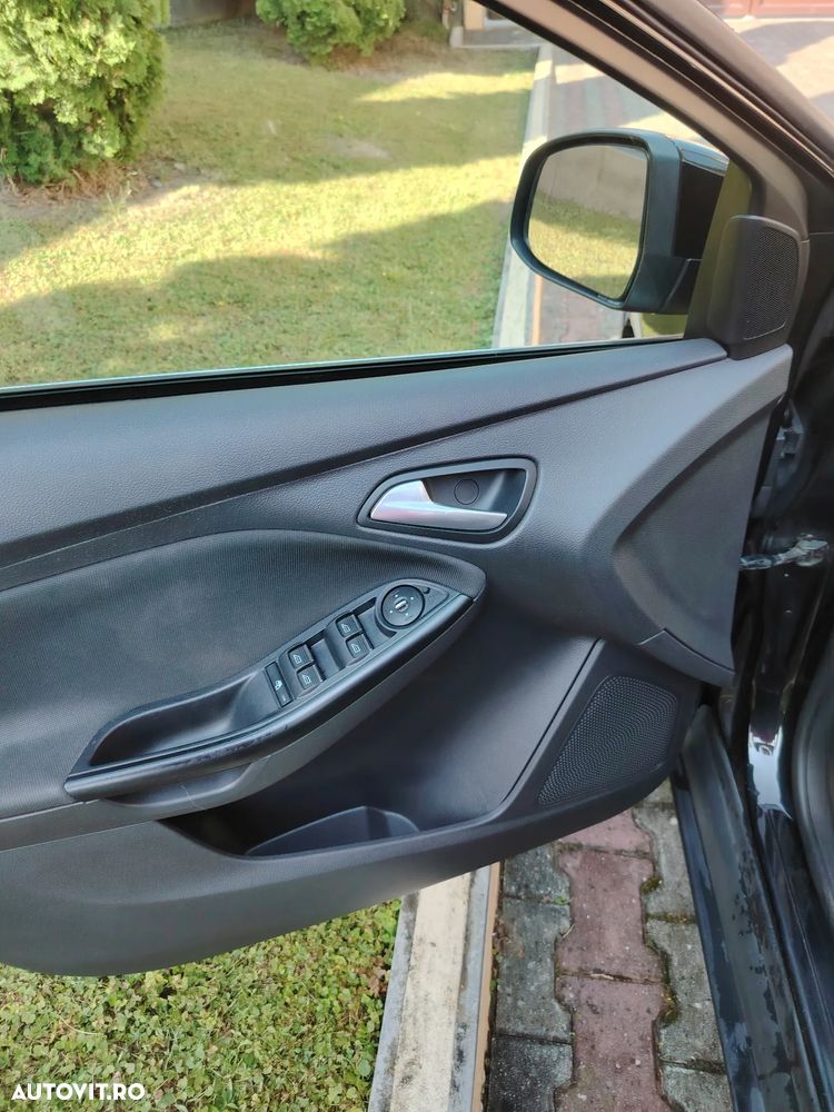 Ford Focus 1.6 TDCI DPF Titanium - 12